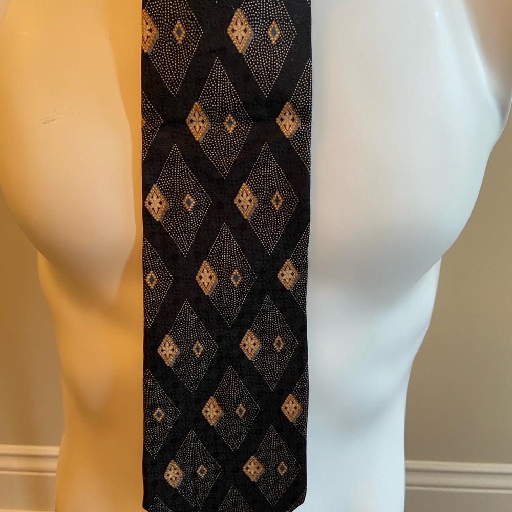 Nautica Black and Gold Geometric Tie